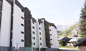 Exterior - Studio Cabin for 4 People, 3, South-facing (Valloire)