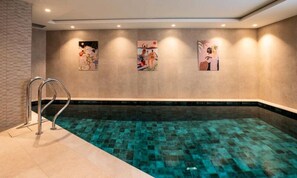 Indoor pool, outdoor pool - Apartment in Meribel With Pool & Jacuzzi (Les Allues)