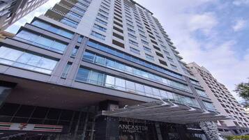 Sudah termasuk sarapan masakan setempat setiap hari