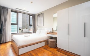 그랜드 스위트, 침실 1개, 클럽 라운지 이용, 시내 전망 | 이집트산 면 시트, 고급 침구, 오리/거위털 이불, 셀렉트 컴포트 침대