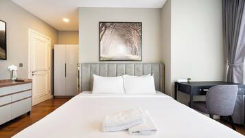 Presidentiële suite, 2 slaapkamers, toegang tot de clublounge, uitzicht op de stad | Lakens van Egyptisch katoen, luxe beddengoed, donsdekens