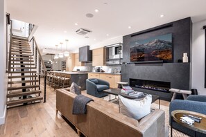 TV, fireplace, DVD player, offices