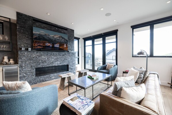 TV, fireplace, DVD player, offices