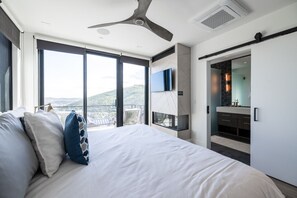 4 Schlafzimmer, Schreibtisch, Bügeleisen/Bügelbrett, Reisekinderbett