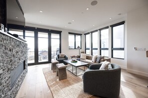 Fernseher, Kamin, DVD-Player, Arbeitsbereiche