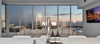 2-bedroom Penthouse With The Best Amenities in San Diego !