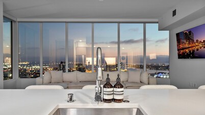 2-bedroom Penthouse With The Best Amenities in San Diego !