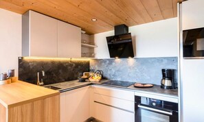 Microwave, oven, dishwasher, coffee/tea maker - 4-star Apartment - Les Saisies - Sleeps 8 (Hauteluce)