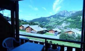 Outdoor dining - Apartment in Le Chinaillon Ski-in/ski-out (Le Grand-Bornand)