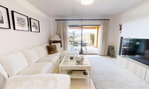 Living area - Apartment in Benahavis With Golf Views (Estepona)