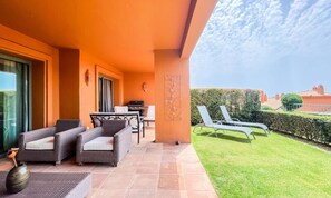 Terrace/patio - Apartment in Benahavis With Golf Views (Estepona)
