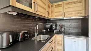 Coffee/tea maker, fridge, microwave, oven - Apartment in Les Carroz Near Ski Slopes (Araches-la-Frasse)
