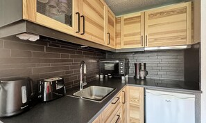 Fridge, microwave, oven, coffee/tea maker - Apartment in Les Carroz Near Ski Slopes (Araches-la-Frasse)
