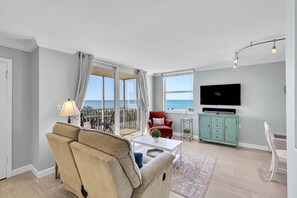 Smart TV - GULF & BEACH VIEWS | 8TH FLOOR BALCONY | RECLINING LOVE SEAT | KEYLESS ENTRY | STEPS TO BONITA BEACH (Bonita Springs)
