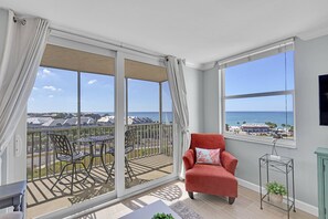 Smart TV - GULF & BEACH VIEWS | 8TH FLOOR BALCONY | RECLINING LOVE SEAT | KEYLESS ENTRY | STEPS TO BONITA BEACH (Bonita Springs)