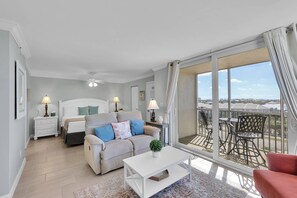 Smart TV - GULF & BEACH VIEWS | 8TH FLOOR BALCONY | RECLINING LOVE SEAT | KEYLESS ENTRY | STEPS TO BONITA BEACH (Bonita Springs)