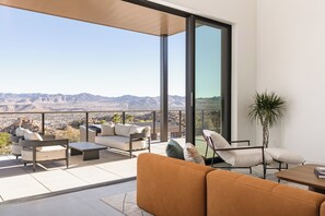 Smart TV, books, stereo