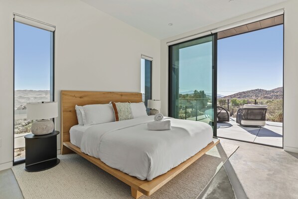 4 bedrooms, desk, free WiFi, bed sheets