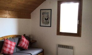 Living area - Family Apartment Sleeps 8, Mountain View, Sybelles Area (Saint-Jean-d'Arves)