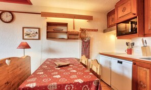 Microwave, dishwasher, coffee/tea maker, electric kettle - Apartment in Bessans Near Ski Trails (Bessans)