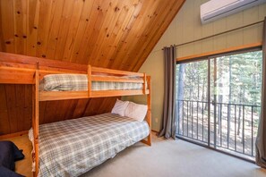 5 habitaciones, tabla de planchar con plancha, wifi y ropa de cama