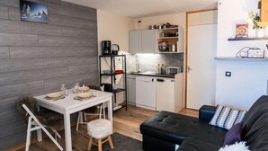 Luokittelematon kuva, 3 kautta 3, painike