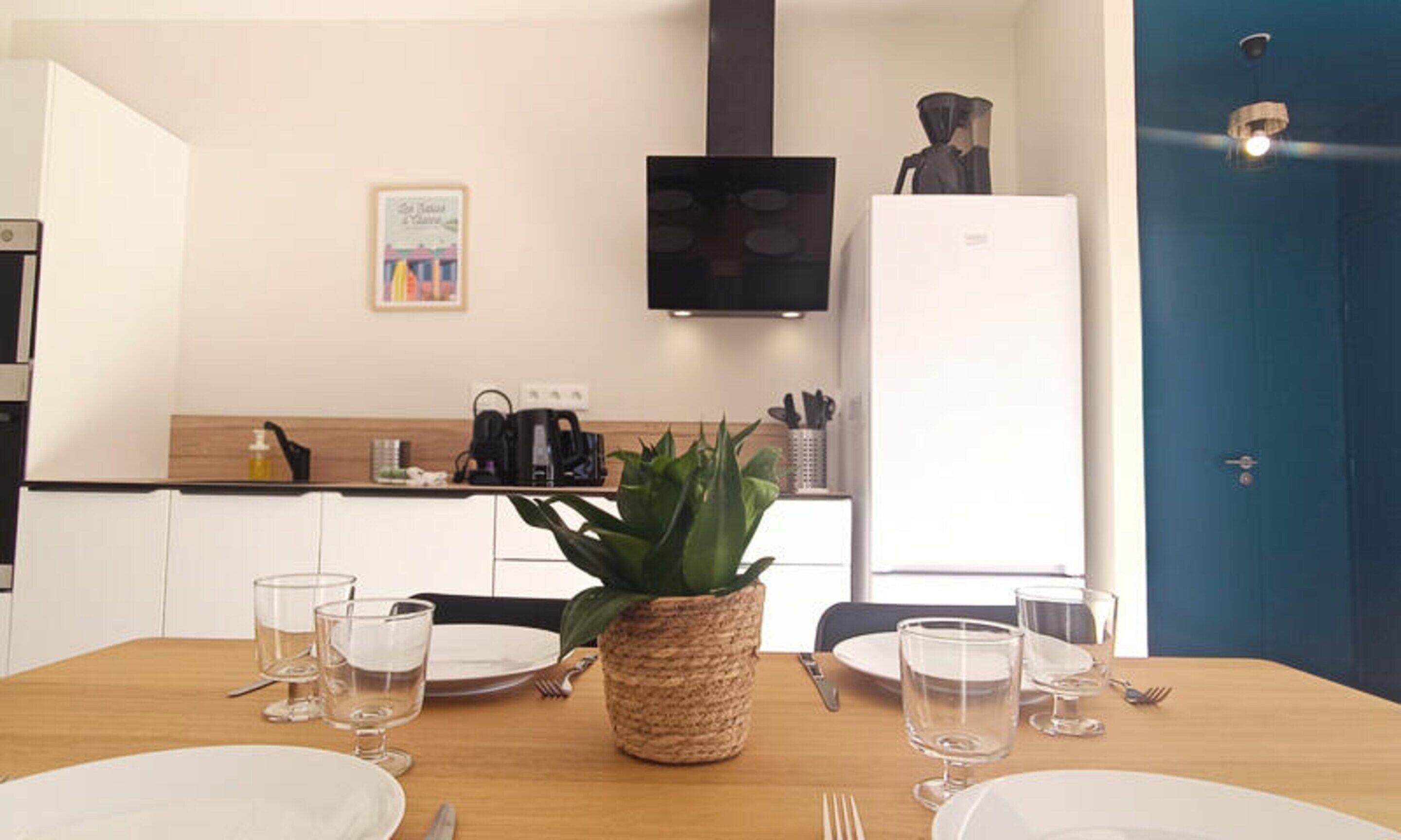 Réfrigérateur, micro-ondes, four, cafetière/bouilloire