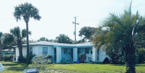 Exterior - Cozy Beach Getaway in Beautiful Ormond Beach Getaway (Ormond Beach)