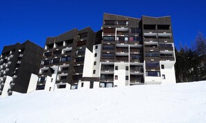 Exterior - Apartment in Les Menuires With Ski Access (Les Belleville)