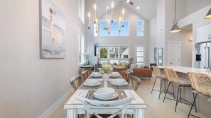 Dining - Mermaid Meadows by Manzanita Beach Getaway: Brand New Pet-Friendly Beach House (Manzanita)