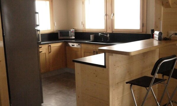 Fridge, oven, dishwasher - Apartment in Grand-bornand With Mountain View (Le Grand-Bornand)