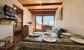 Living area - 2-room Apartment With Sleeping Alcove in Crest-voland - Sleeps 5 (Crest-Voland)