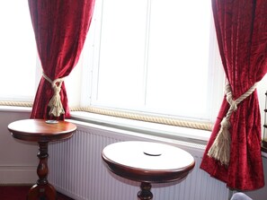 House | 1 bedroom - Standard Family of 4 Room With View (Tenby)