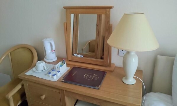 House | 1 bedroom - Standard Family of 4 Room With View (Tenby)