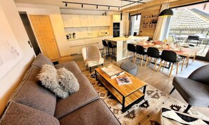 Living area - Ideal Location Between the Center and the Slopes (Les Gets)