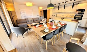 Living area - Ideal Location Between the Center and the Slopes (Les Gets)