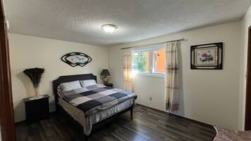 5 bedrooms, WiFi, bed sheets