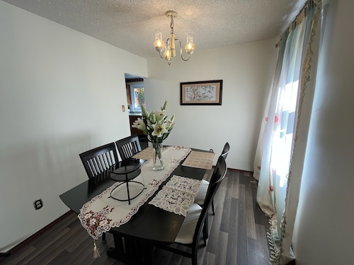 Cozy 5 Bed 2.5 Bath near U of M & Princess A Stadium