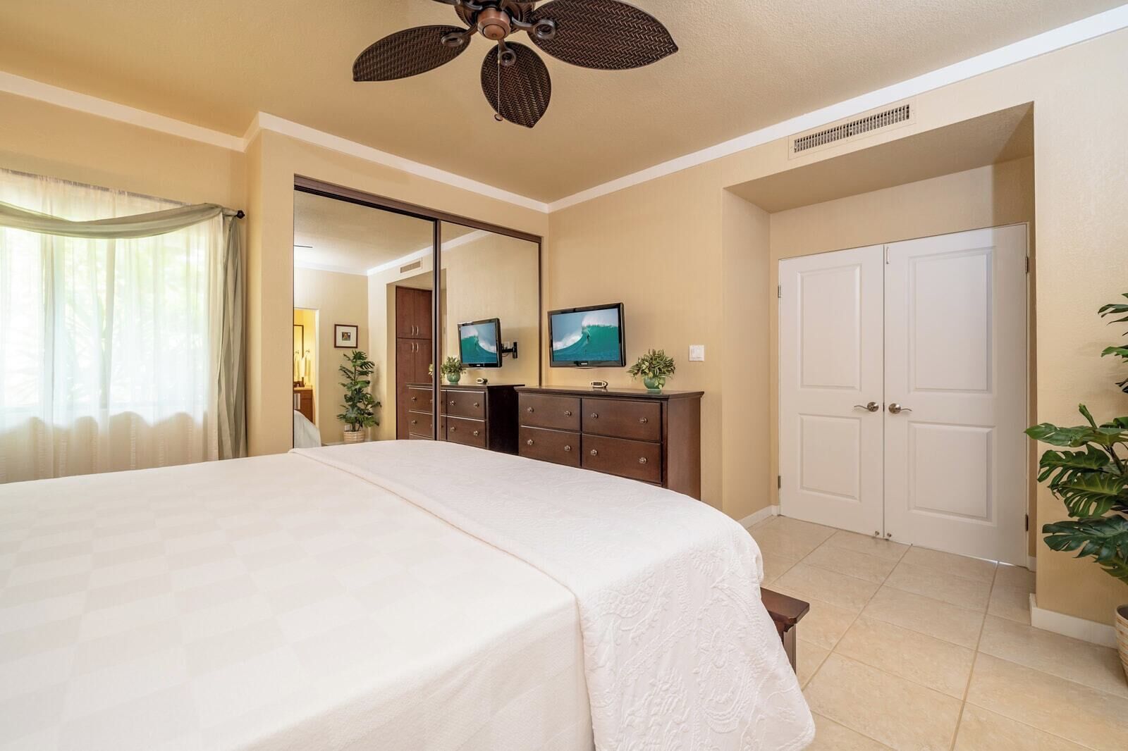 4 bedrooms, iron/ironing board, travel cot, WiFi