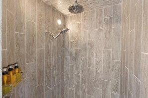 Towels - Four Bears Cabin, 2025 remodel. Rustic & Modern. (Alton)
