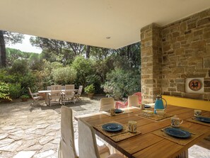 تناول الطعام بالخارج