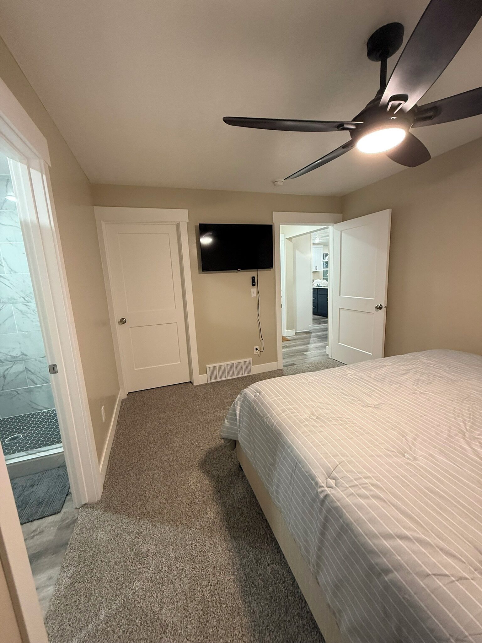 3 chambres, fer et planche à repasser, Wi-Fi gratuit, draps fournis