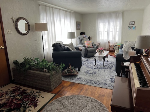  3-bd home in Mt.Pleasant; child/pet friendly; festivals, biking, skiing nearby.