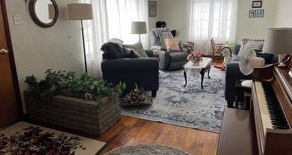 3-bd home in Mt.Pleasant; child/pet friendly; festivals, biking, skiing nearby.