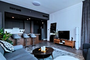 TV - Luxe 1-BR w/ Sunset, Golf & Lake View in The Greens (The Greens)