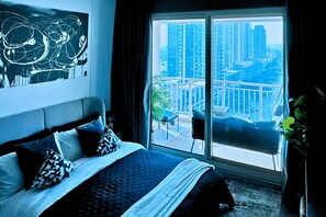 1 bedroom, iron/ironing board, Internet, bed sheets - Luxe 1-BR w/ Sunset, Golf & Lake View in The Greens (The Greens)