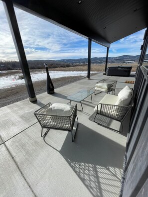 Terrace/patio - Charming 2-bedroom barndominium unit A in superb Thayne with AC (Thayne)