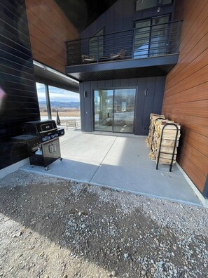 Terrace/patio - Charming 2-bedroom barndominium unit A in superb Thayne with AC (Thayne)