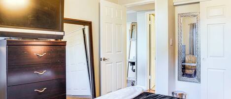 1 bedroom, iron/ironing board, internet, bed sheets