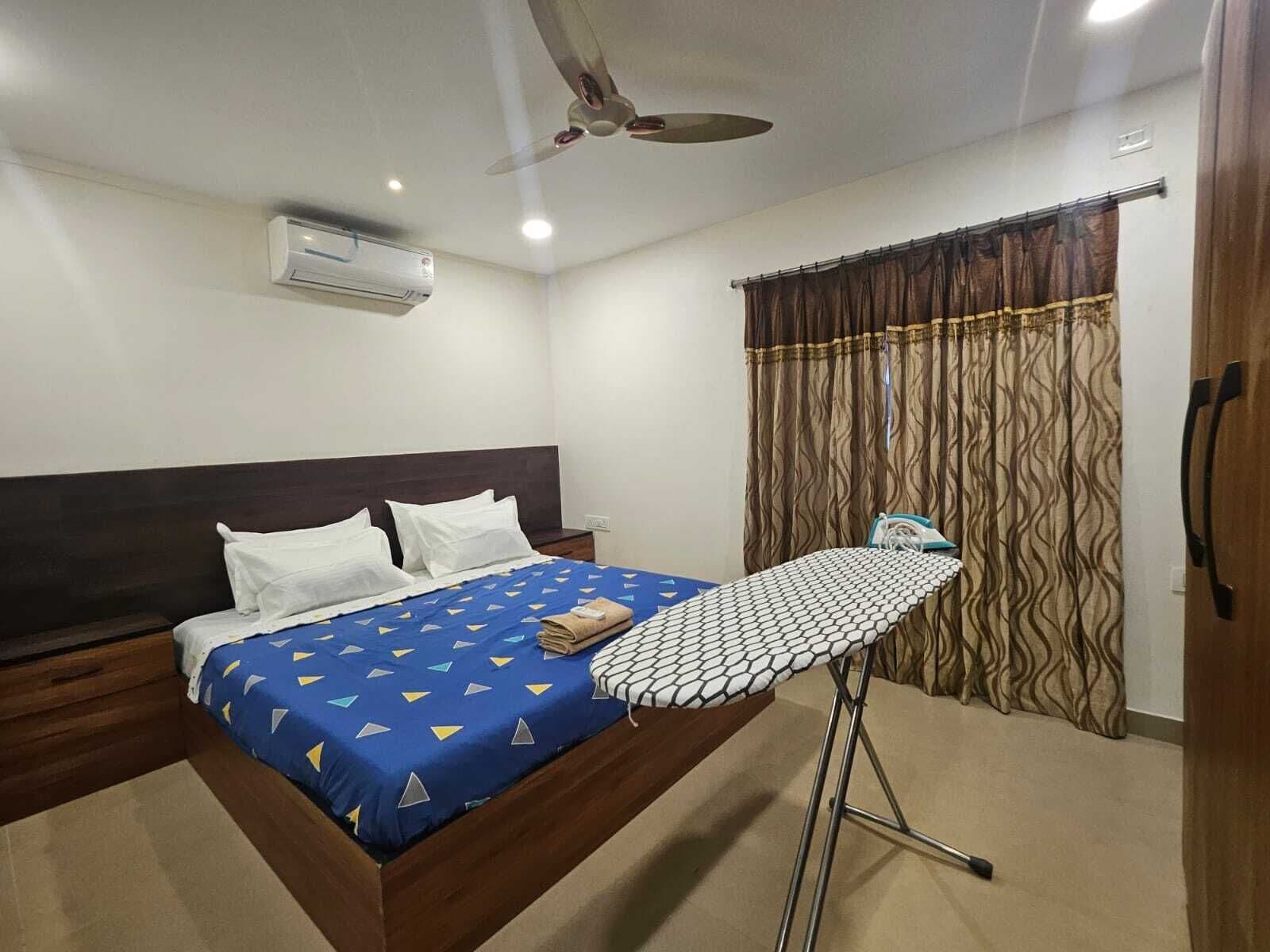 Basic Apartment | Desk, laptop workspace, free WiFi